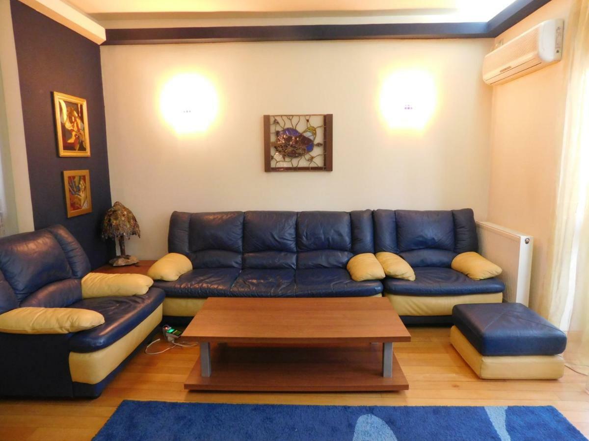 Nicole'S Apartment Бухарест Екстер'єр фото