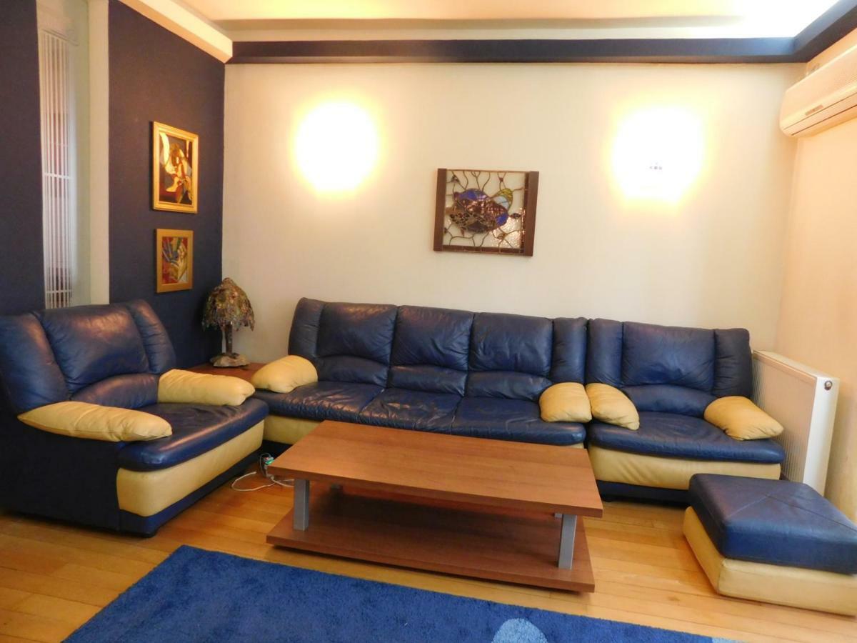 Nicole'S Apartment Бухарест Екстер'єр фото