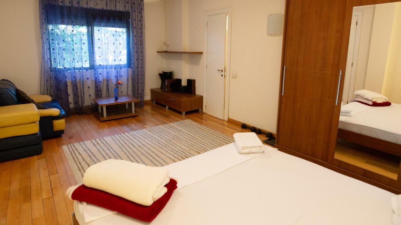 Nicole'S Apartment Бухарест Екстер'єр фото